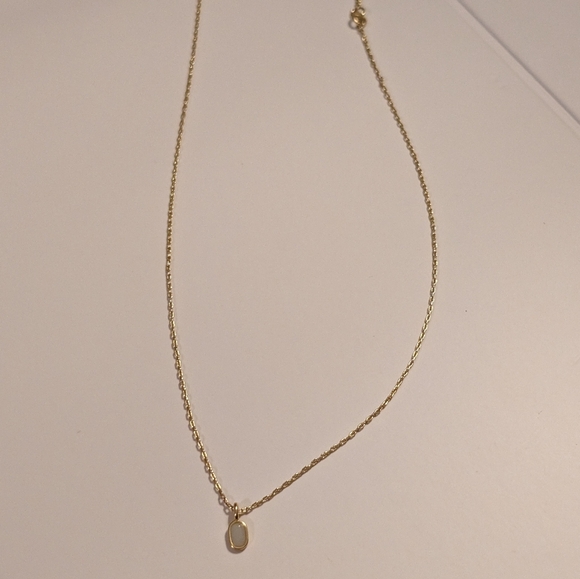 Madewell Elegant Gold Pendant Necklace - Picture 4 of 5